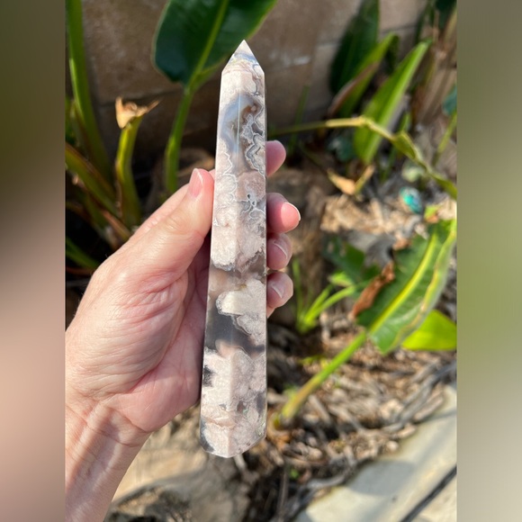 Black Flower Agate Tower - Picture 3 of 11